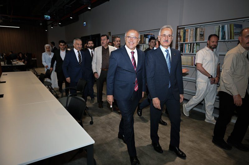 Malatya Şehir Kütüphanesi Bakan Uraloğlu'na Tanıtıldı