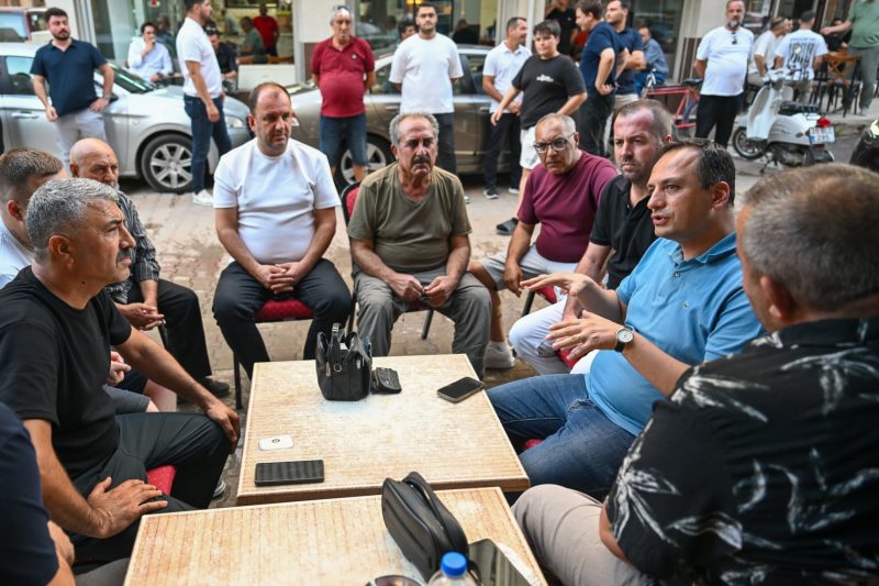 Bornova Belediye Başkanı Eşki, Çamdibi Esnafıyla Buluştu