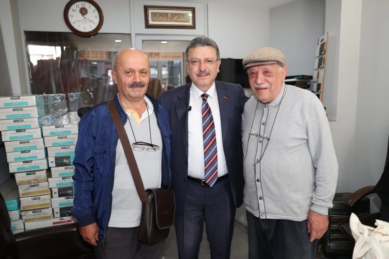 Başkan Genç'ten Hızırbey ve Gülbaharhatun Mahallelerine Ziyaret: Esnaf ve Vatandaşlarla Buluştu