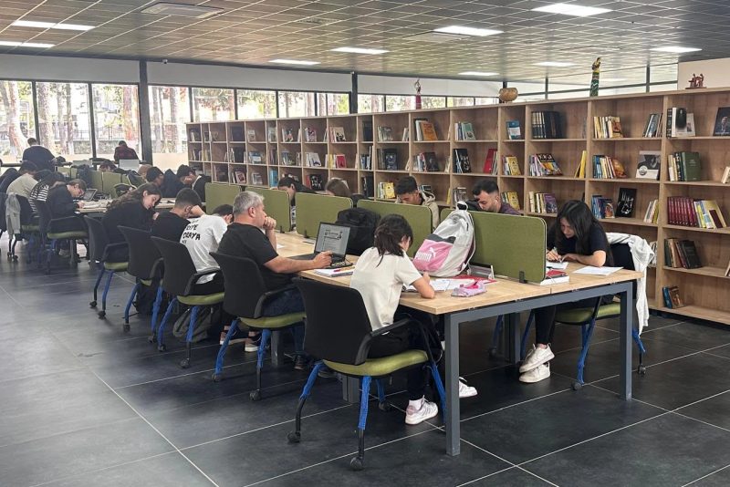 Sosyal Etki Zirvesi'nden Adıyaman'a Kitap Desteği: Umut Köprüsü Kuruldu
