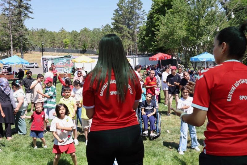 Kayseri Büyükşehir Belediyesi'nden Engelsiz Yaşam Merkezi'ne Özel Spor ve Doğa Etkinliği
