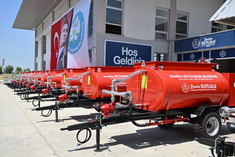 Manisa'da Kırsal Mahallelere 100 Su Tankeri Dağıtıldı