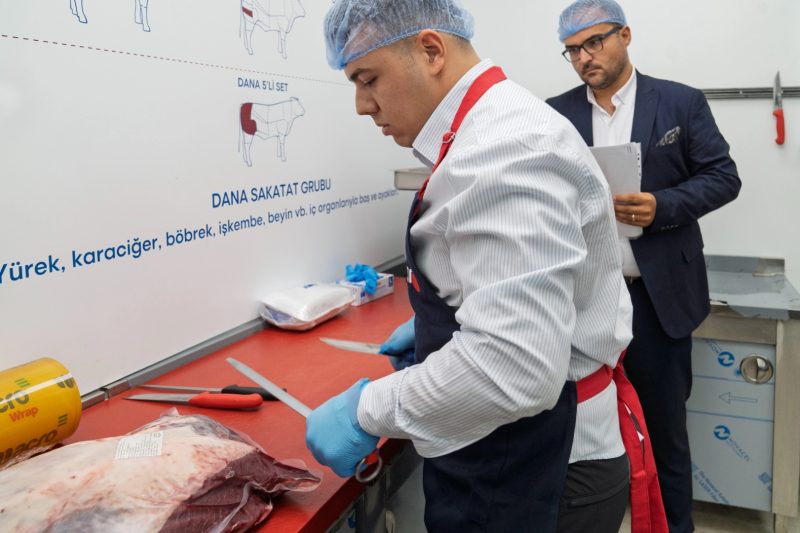 İzmir'de Liyakat Odaklı İşe Alım: İzleme Kurulu Şeffaflığı Sağlıyor