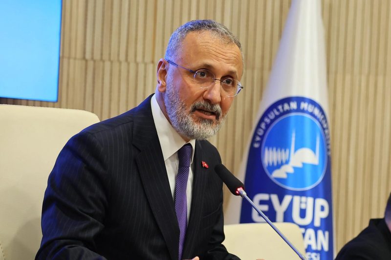 Eyüpsultan Belediye Başkanı Özmen'den Parti Değişikliği İddialarına Net Yanıt