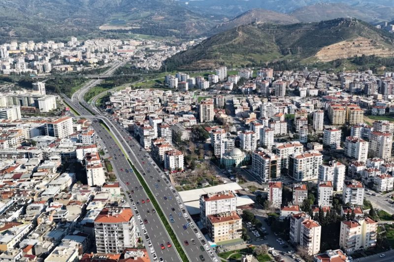 İzmir'e Yeni Üst Geçit: Girne Bulvarı Trafiği Rahatlayacak