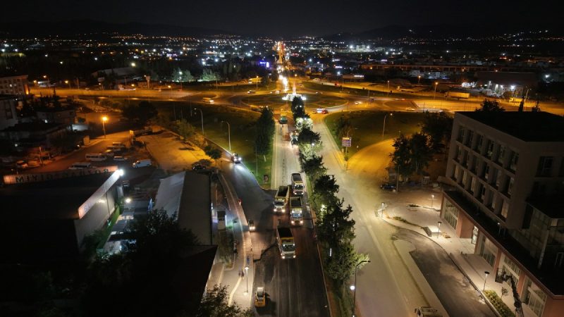 Azerbaycan Bulvarı'nda Son Kat Asfalt Serimi Gece Başladı