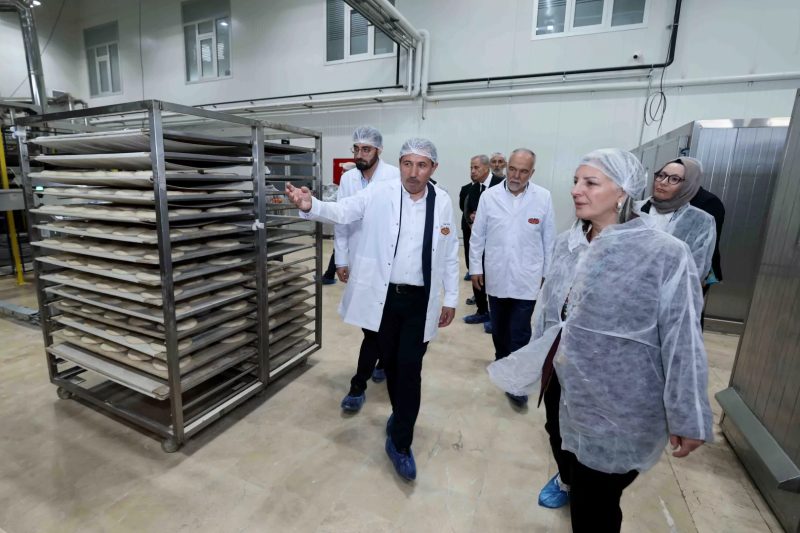 Tarım ve Gıda Politikaları Kurulu Üyeleri Karatay Halk Ekmek Fabrikası'nı Ziyaret Etti