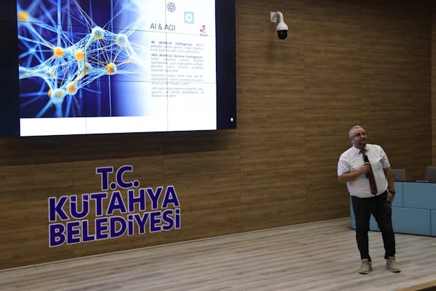 Kütahya'da Belediye Personeline Dijital Dönüşüm ve Yapay Zeka Eğitimi Verildi