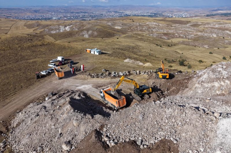 Sivas'ta Yeni Bazalt Taş Ocağı Faaliyete Başladı, Yol Yapımına Güç Katacak