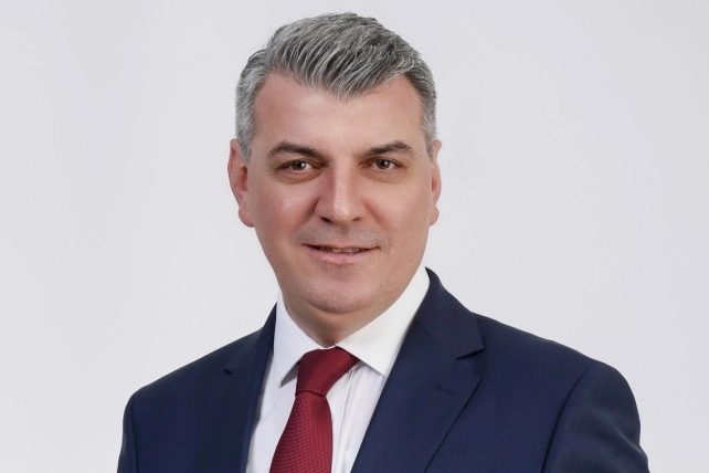 İzmit Belediyesi'nde Yeni Başkan Yardımcıları Göreve Başladı: Ulusoy ve Marul Atandı