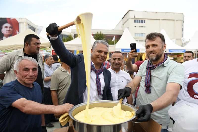 Antalya'da Yöreler Renkler Festivali Başlıyor: Kültürler Atatürk Kent Meydanı'nda Buluşuyor