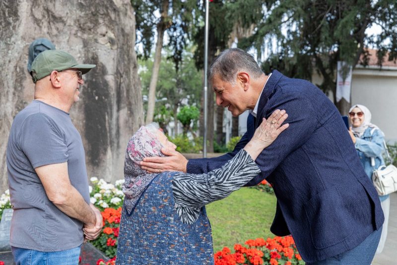 İzmir'de Emeklilere Yönelik Destek Programı Genişletildi: Ödemeler 4 Bin TL'ye Yükseldi