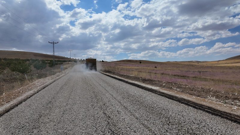 Elbistan'da 10 Kilometrelik Grup Yolu Yenileme Çalışmaları Devam Ediyor