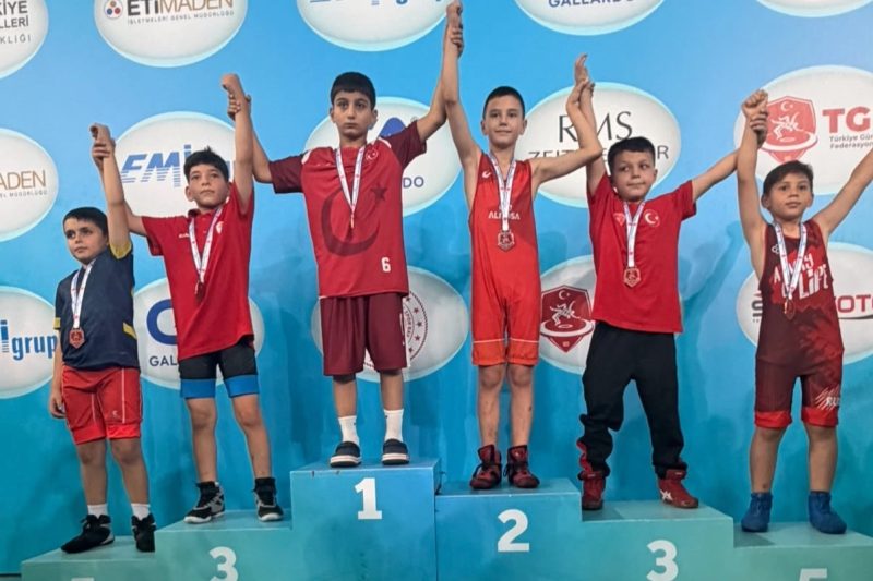 Osmangazi Belediyespor Güreşçilerinden Uluslararası Turnuvada ve Türkiye Şampiyonalarında Büyük Başarı