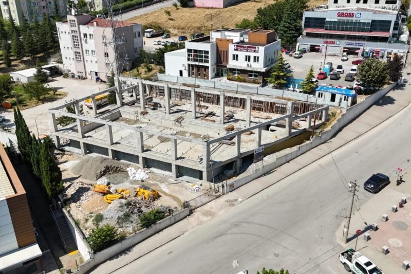 Bursa İnegöl'de Yüzme Havuzu İnşaatı Hızla İlerliyor