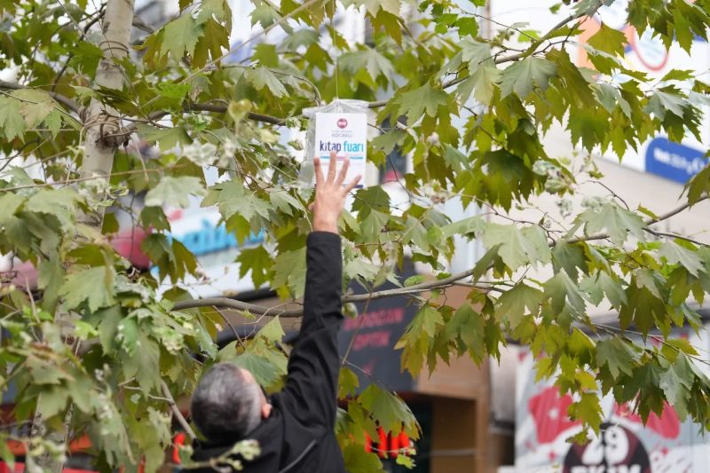 Kocaeli Kitap Fuarı Öncesi Ağaçlar Kitap Açıyor