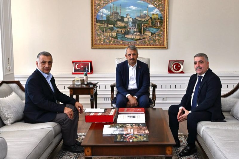 Azerbaycan Dernekleri Edirne Valisi Yunus Sezer'i Ziyaret Etti