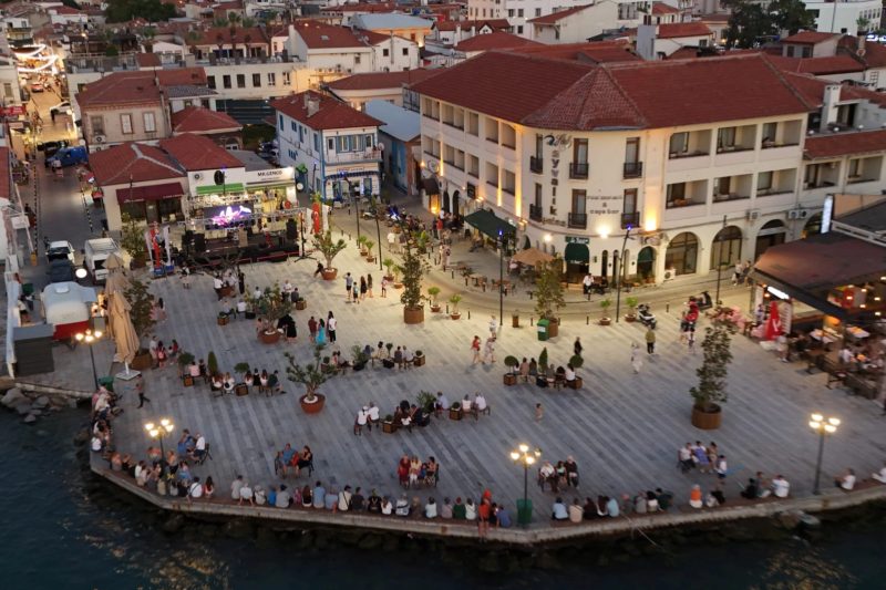 Ayvalık'ın Tarihi Gümrük Meydanı Yeniden Hayat Buldu