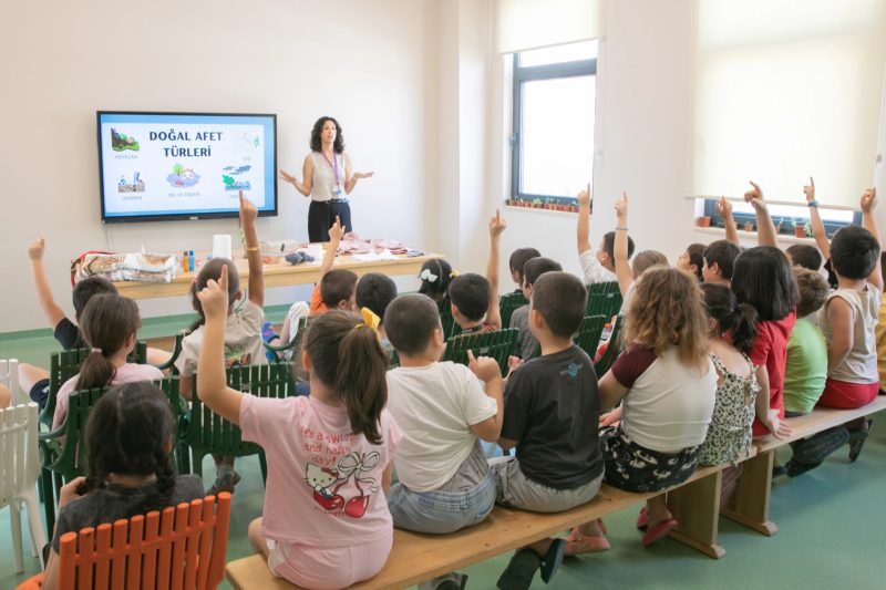 Mersin'de Çocuklara Afetlere Karşı Bilinçli Davranış Eğitimi Verildi