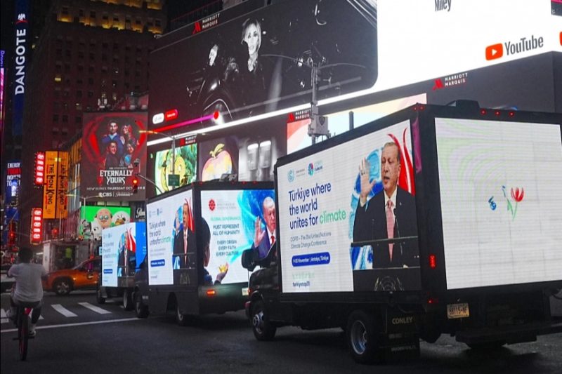 Erdoğan'ın Barış ve Adalet Mesajları New York Times Meydanı'nda Yayınlandı